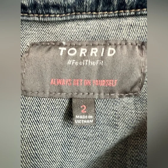 Torrid Distressed Jean Jacket NWOT Size 2 - Picture 13 of 14